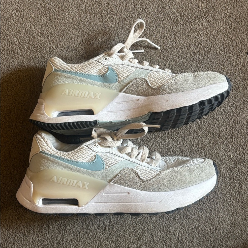 Women’s Nike Air max. Slight used condition.